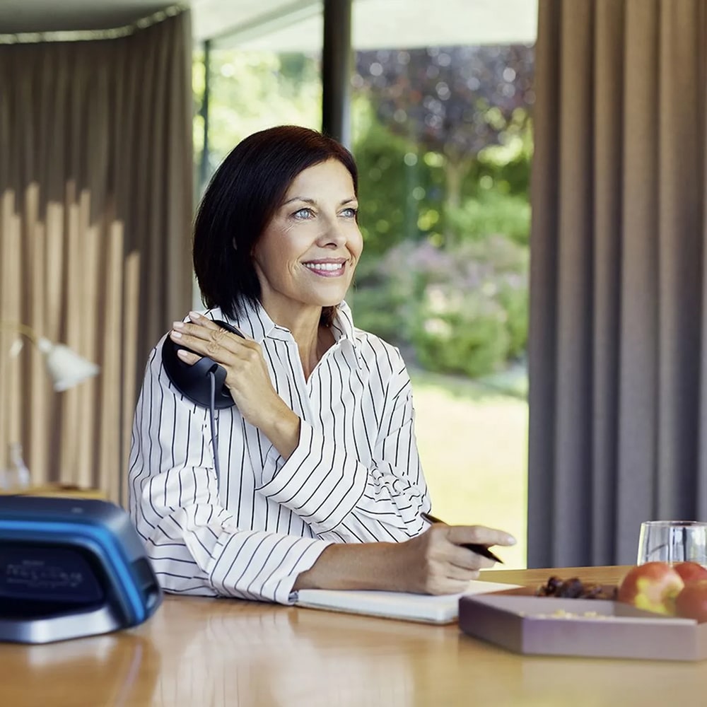 Woman-with-Bemer-Light-Therapy
